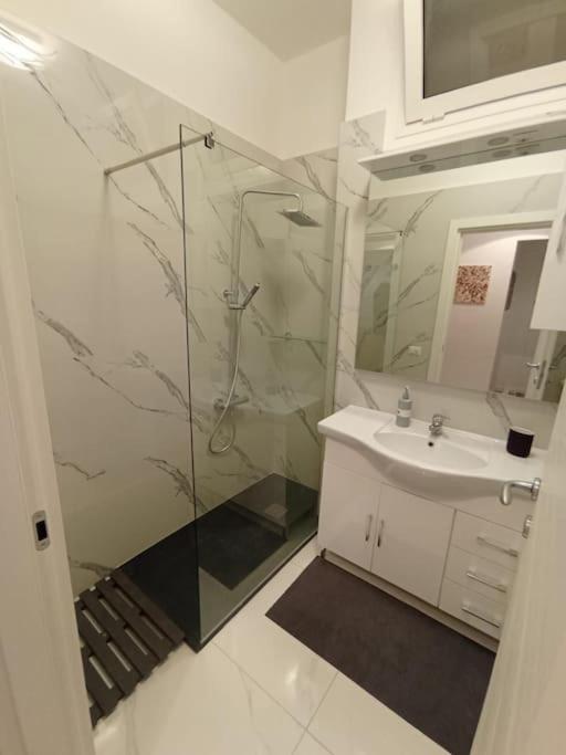Andrea Central Apartment Bari Bagian luar foto